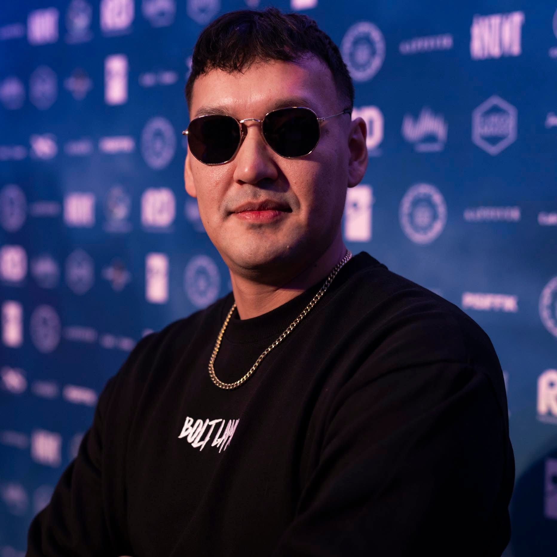 Portrait of Pilut in sunglasses